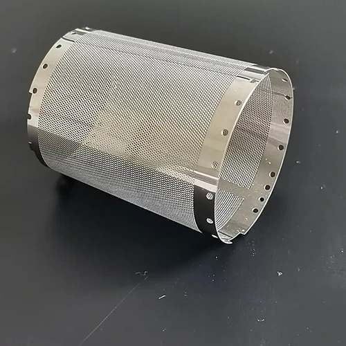 lưới lọc inox Lưới lọc inox này được sử dụng cho máy sấy tóc Dyson, được chế tạo thành hình trụ bằng công nghệ ăn mòn và kỹ thuật hàn.