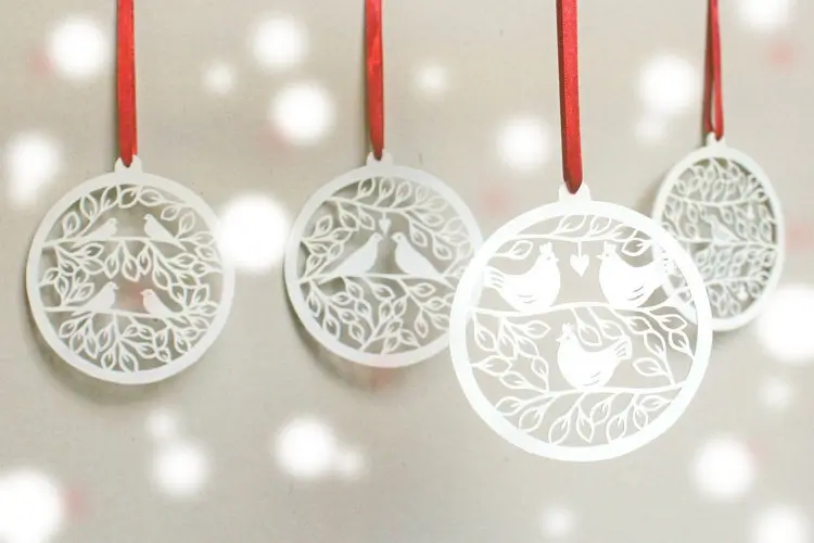 What are Metal Christmas Decorations and how are they made? 1 christmas decorations